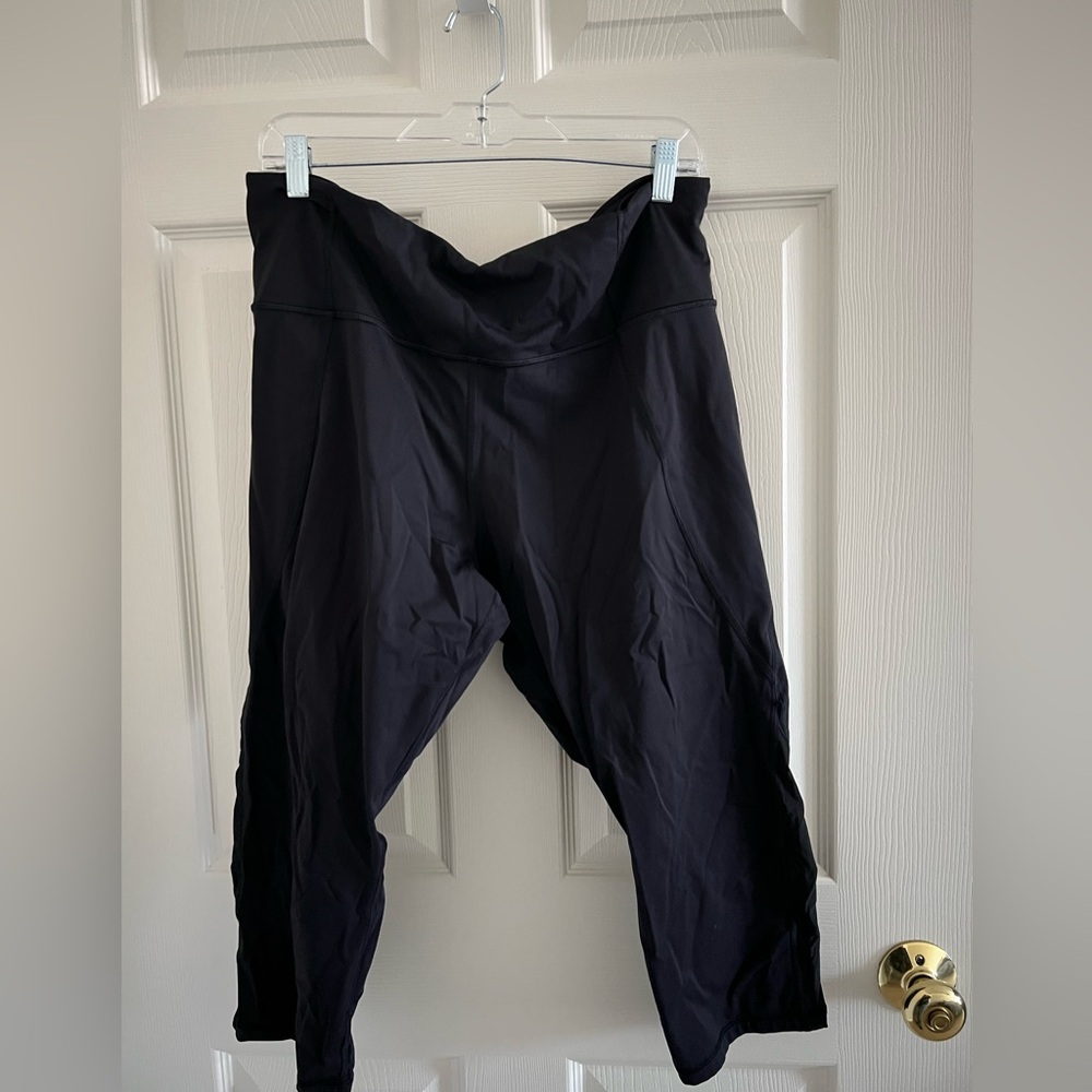Athleta Black Lightning Capri size 2X workout tight